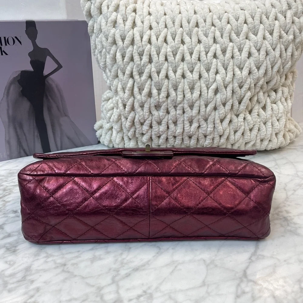 CHANEL stylish quilted
